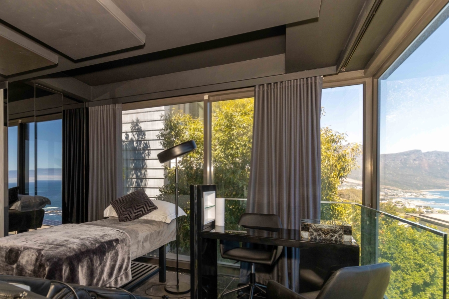 5 Bedroom Property for Sale in Clifton Western Cape